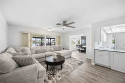 1933 Fairview Dr