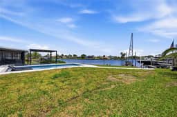 1933 Fairview Dr