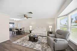 1933 Fairview Dr