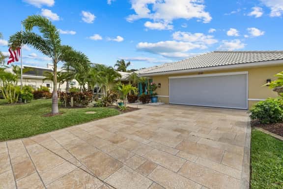 414 Devonshire Ln