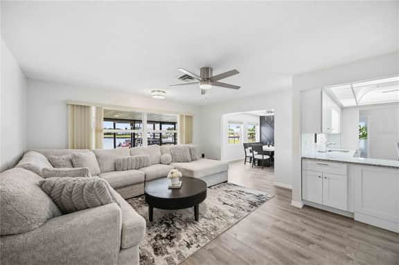 1933 Fairview Dr