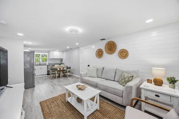 105-B Riverview Ave - Image 3
