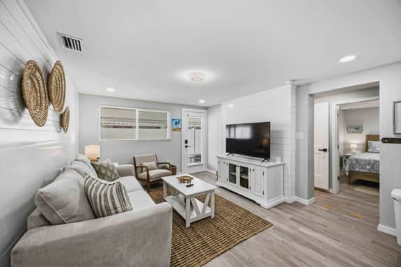 105-B Riverview Ave - Image 4
